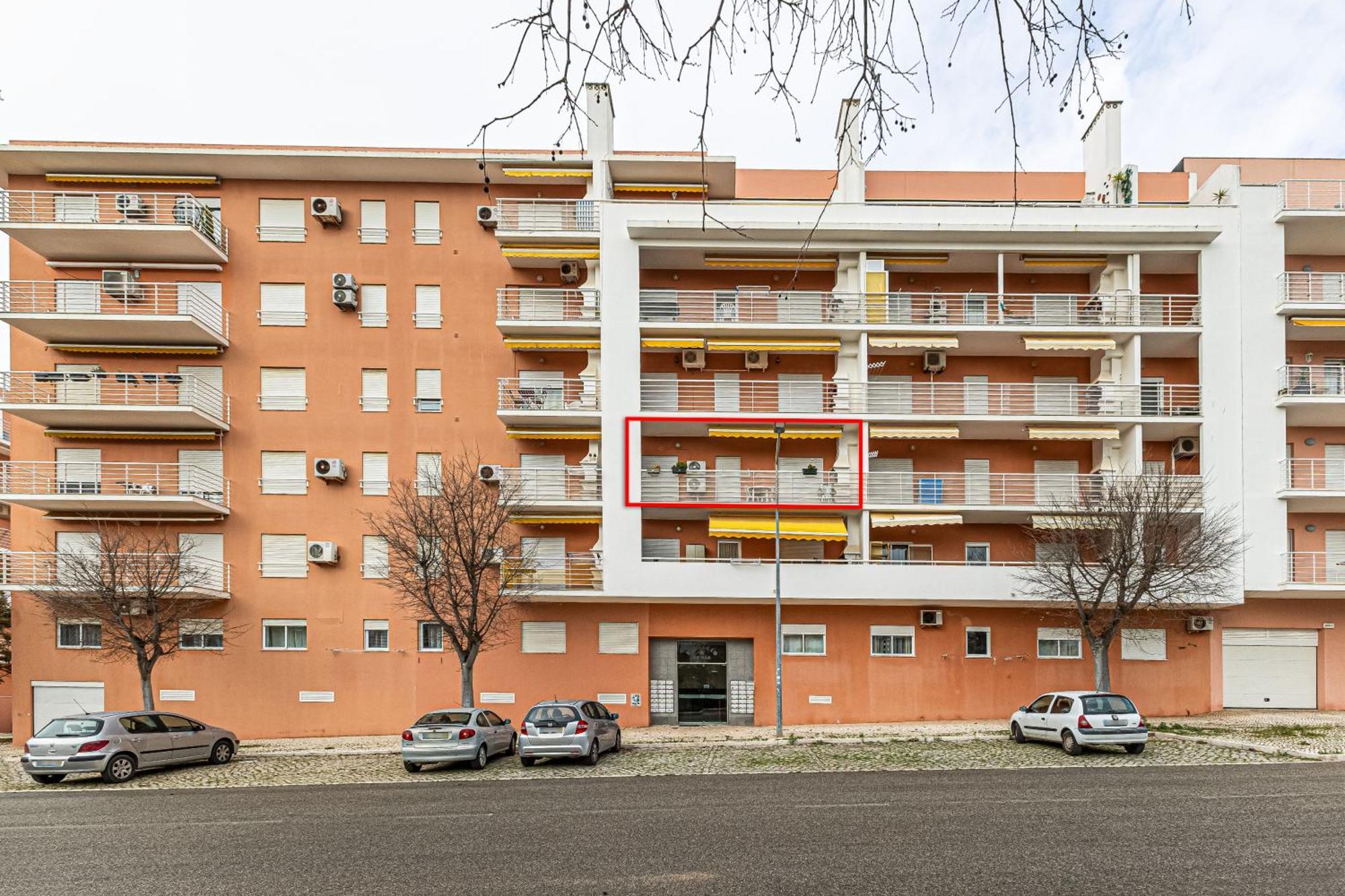 Golden Apartment *